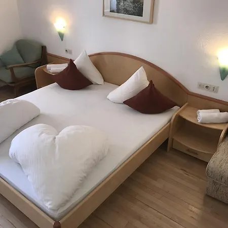 Отель Alpenrose 3*