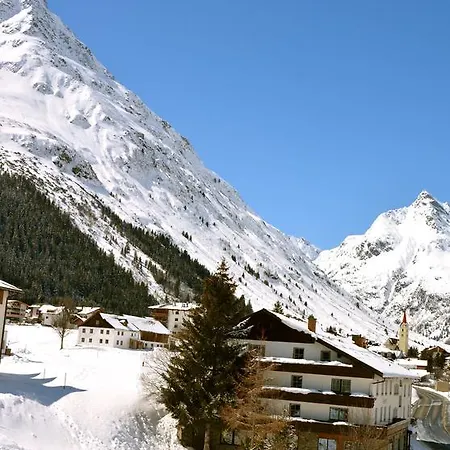 Clubdorf Alpenrose Hotel